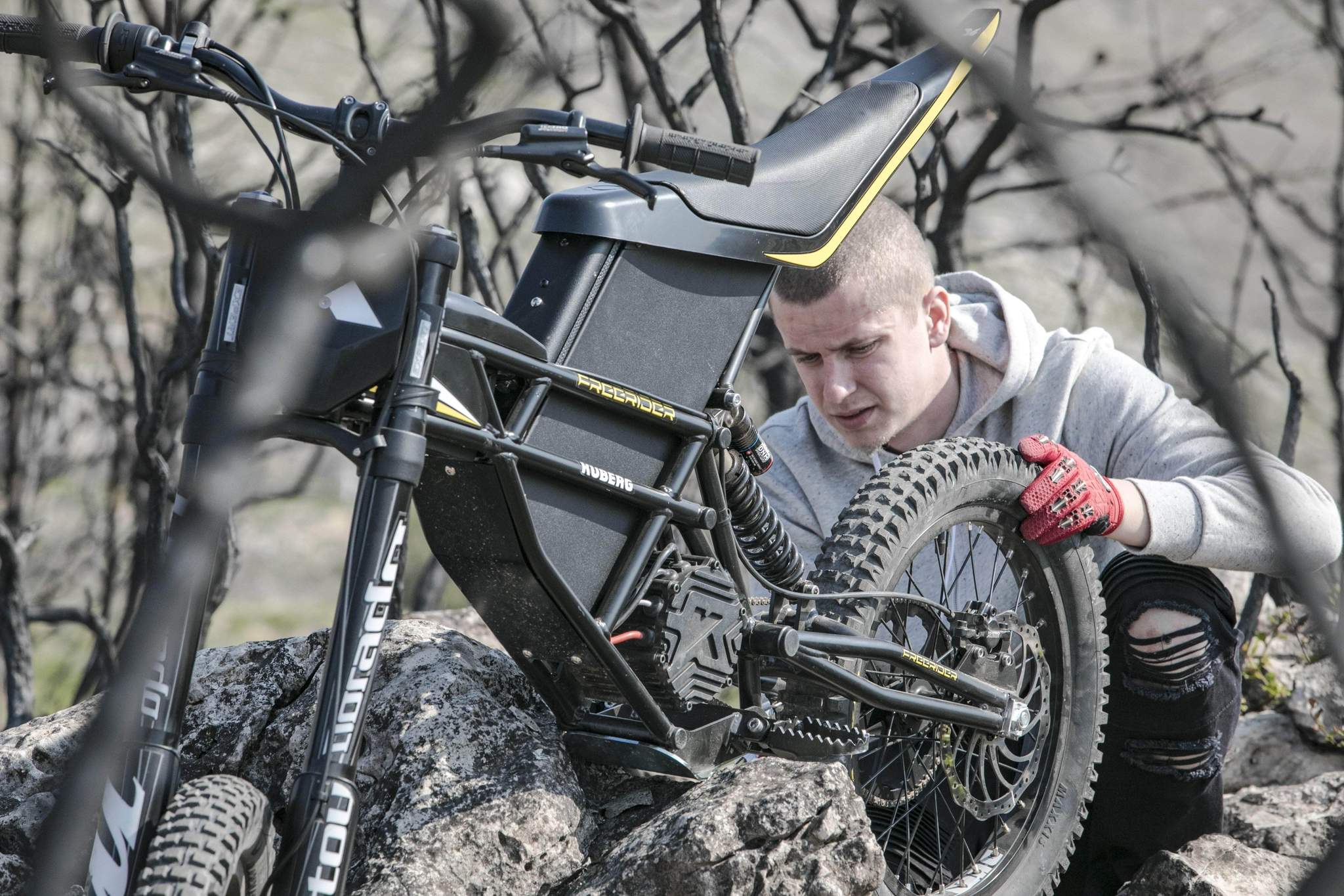 2019 KUBERG FREERIDER 8000W SUSPENSION OFF-ROAD ELECTRIC DIRT BIKE, BLACK